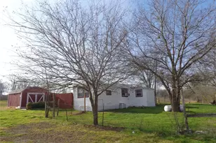 910 Bunton Ln, Uhland, TX 78640 - Photo 2