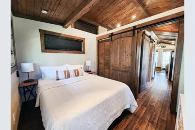 300 Park Avenue, Staples, TX 78670 - Photo 14