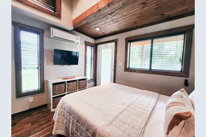 300 Park Avenue, Staples, TX 78670 - Photo 16