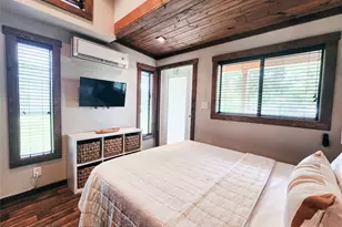 300 Park Ave, Staples, TX 78670 - Photo 16