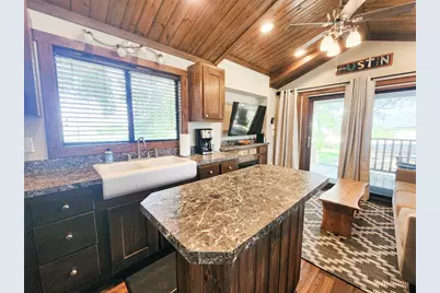 300 Park Avenue, Staples, TX 78670 - Photo 8