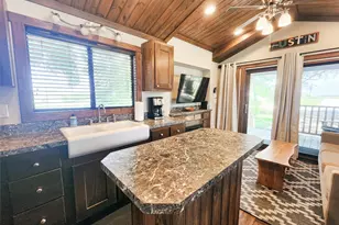 300 Park Ave, Staples, TX 78670 - Photo 8