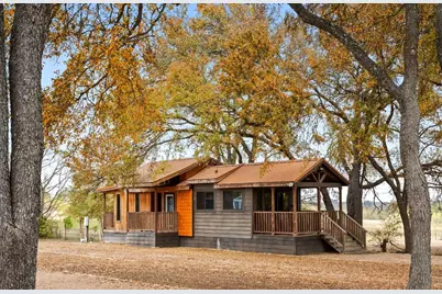 300 Park Avenue, Staples, TX 78670 - Photo 2