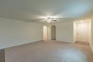 136 Allington Cir, Jarrell, TX 76537 - Photo 10