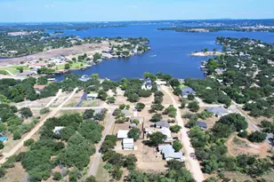 135 E Hickory Dr, Granite Shoals, TX 78654 - Photo 2