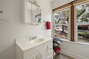 201 W 31st St, Austin, TX 78705 - Photo 16