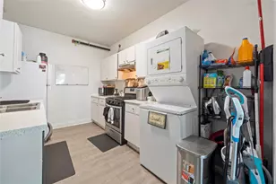 201 W 31st St, Austin, TX 78705 - Photo 4