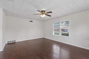 1119 Kent St, Taylor, TX 76574 - Photo 4