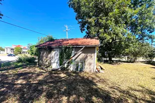 525 Washburn St, Taylor, TX 76574 - Photo 6