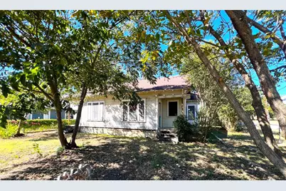 525 Washburn Street, Taylor, TX 76574 - Photo 2