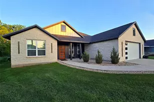109 Kipapa Ct, Bastrop, TX 78602 - Photo 2
