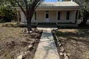 302 S Burleson St, Kyle, TX 78640 - Photo 1