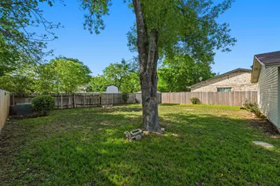 5613 Jacaranda Drive, Austin, TX 78744 - Photo 24