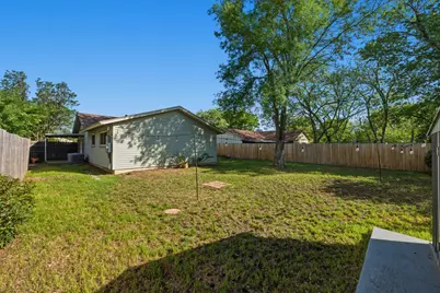 5613 Jacaranda Drive, Austin, TX 78744 - Photo 26