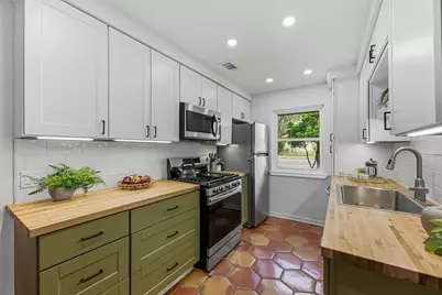 5613 Jacaranda Drive, Austin, TX 78744 - Photo 8