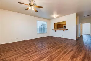 126 Sandstone Dr, Jarrell, TX 76537 - Photo 2