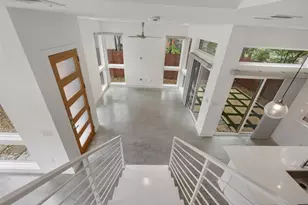 513 W Croslin St, Austin, TX 78752 - Photo 20