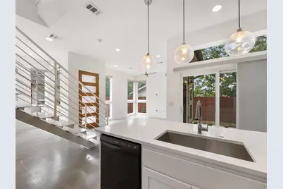 513 W Croslin Street #B, Austin, TX 78752 - Photo 16
