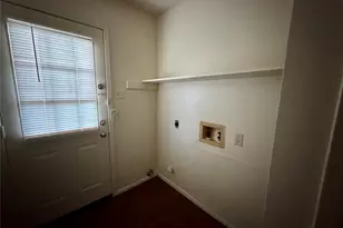 1510 S Medina St, Lockhart, TX 78644 - Photo 8