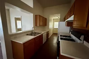 1510 S Medina St, Lockhart, TX 78644 - Photo 6