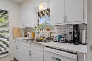 2714 Thrushwood Dr, Austin, TX 78757 - Photo 28