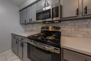 501 W 26th St, Austin, TX 78705 - Photo 4