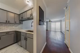 501 W 26th St, Austin, TX 78705 - Photo 2