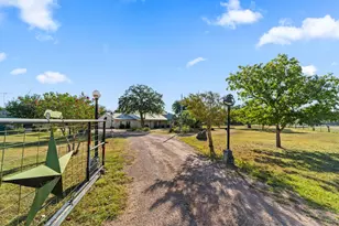 285 Triple Creek Rd, Fredericksburg, TX 78624 - Photo 4