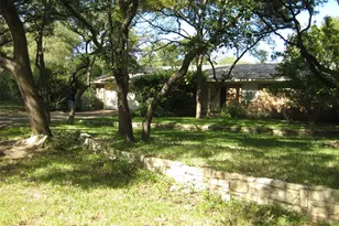5904 Burlington Ct, Austin, TX 78727 - Photo 2