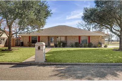 1601 Sunset Circle, Cameron, TX 76520 - Photo 2