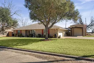 1601 Sunset Cir, Cameron, TX 76520 - Photo 4