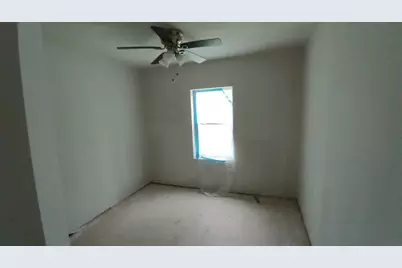 112 W Ila Street, Elgin, TX 78621 - Photo 14
