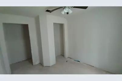 112 W Ila Street, Elgin, TX 78621 - Photo 6