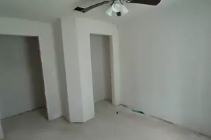 112 W Ila St, Elgin, TX 78621 - Photo 6