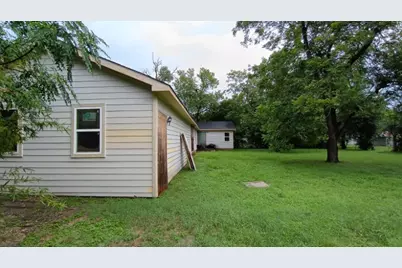 112 W Ila Street, Elgin, TX 78621 - Photo 16