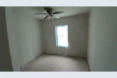 112 W Ila Street, Elgin, TX 78621 - Photo 14