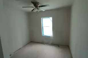 112 W Ila St, Elgin, TX 78621 - Photo 14