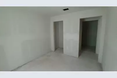 112 W Ila Street, Elgin, TX 78621 - Photo 12