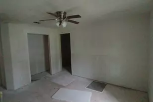 112 W Ila St, Elgin, TX 78621 - Photo 6