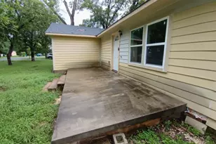 112 W Ila St, Elgin, TX 78621 - Photo 8