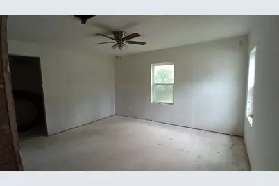 112 W Ila Street, Elgin, TX 78621 - Photo 8