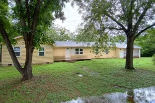 112 W Ila St, Elgin, TX 78621 - Photo 2