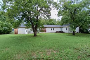112 W Ila St, Elgin, TX 78621 - Photo 14