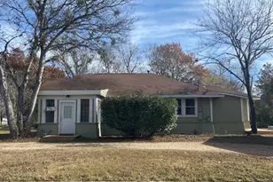 1034 Magnolia St, Lockhart, TX 78644 - Photo 2