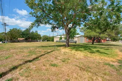 127 E Davilla Avenue, Rockdale, TX 76567 - Photo 1