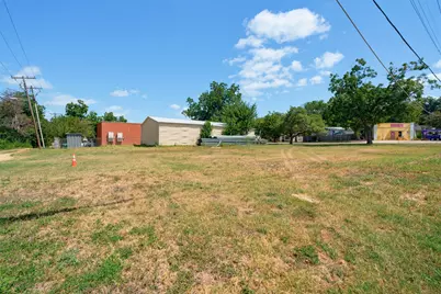 127 E Davilla Avenue, Rockdale, TX 76567 - Photo 8