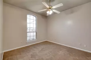 513 Mockingbird Ln, Lockhart, TX 78644 - Photo 12