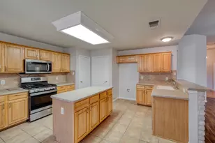 513 Mockingbird Ln, Lockhart, TX 78644 - Photo 8