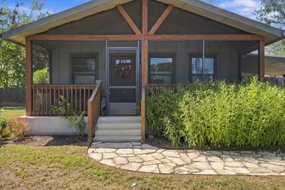 706 Jones Street, Smithville, TX 78957 - Photo 6