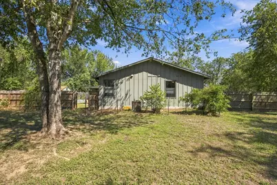 706 Jones Street, Smithville, TX 78957 - Photo 30